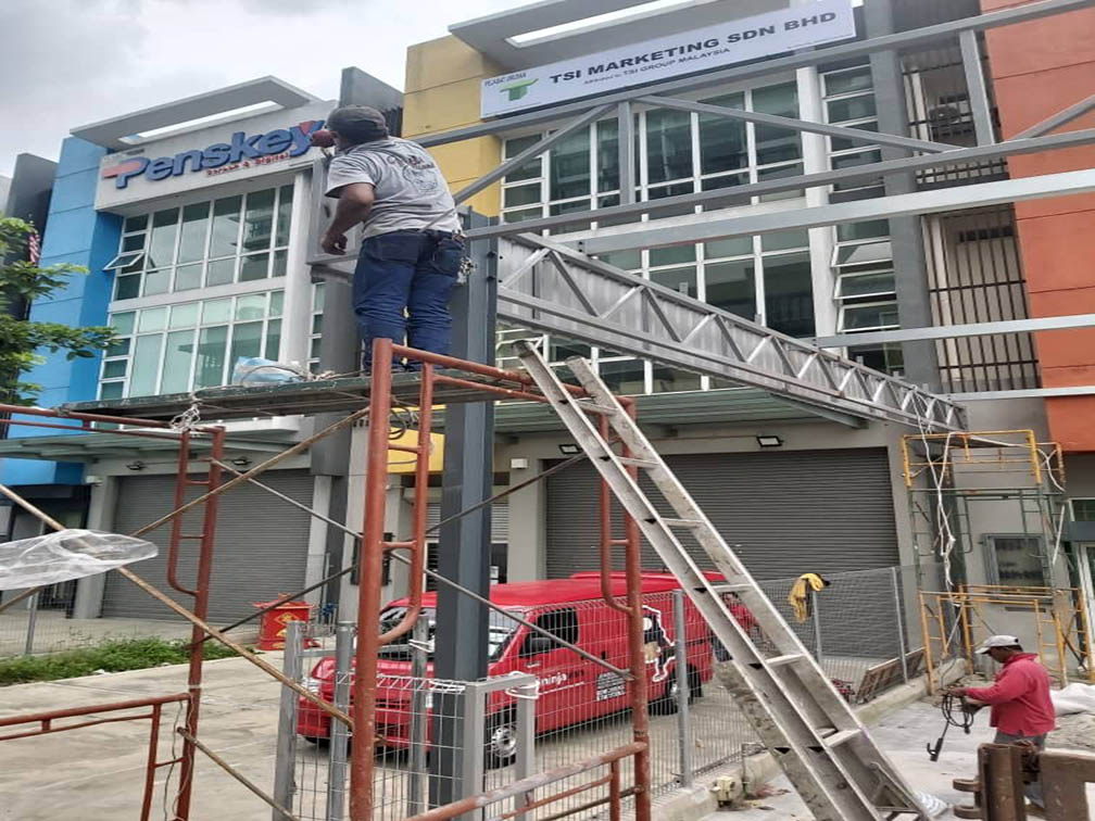 Free HTML5 Bootstrap Template by FreeHTML5.co